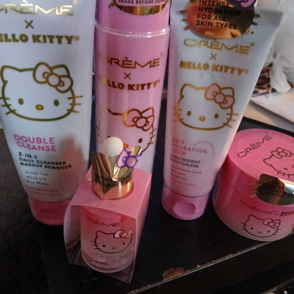 Crème x Hello Kitty Skincare Set - Pink & White